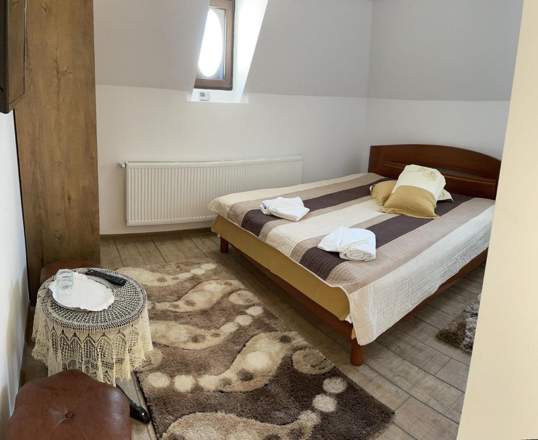 Casa Continentelor Hotel Câmpulung Buitenkant foto