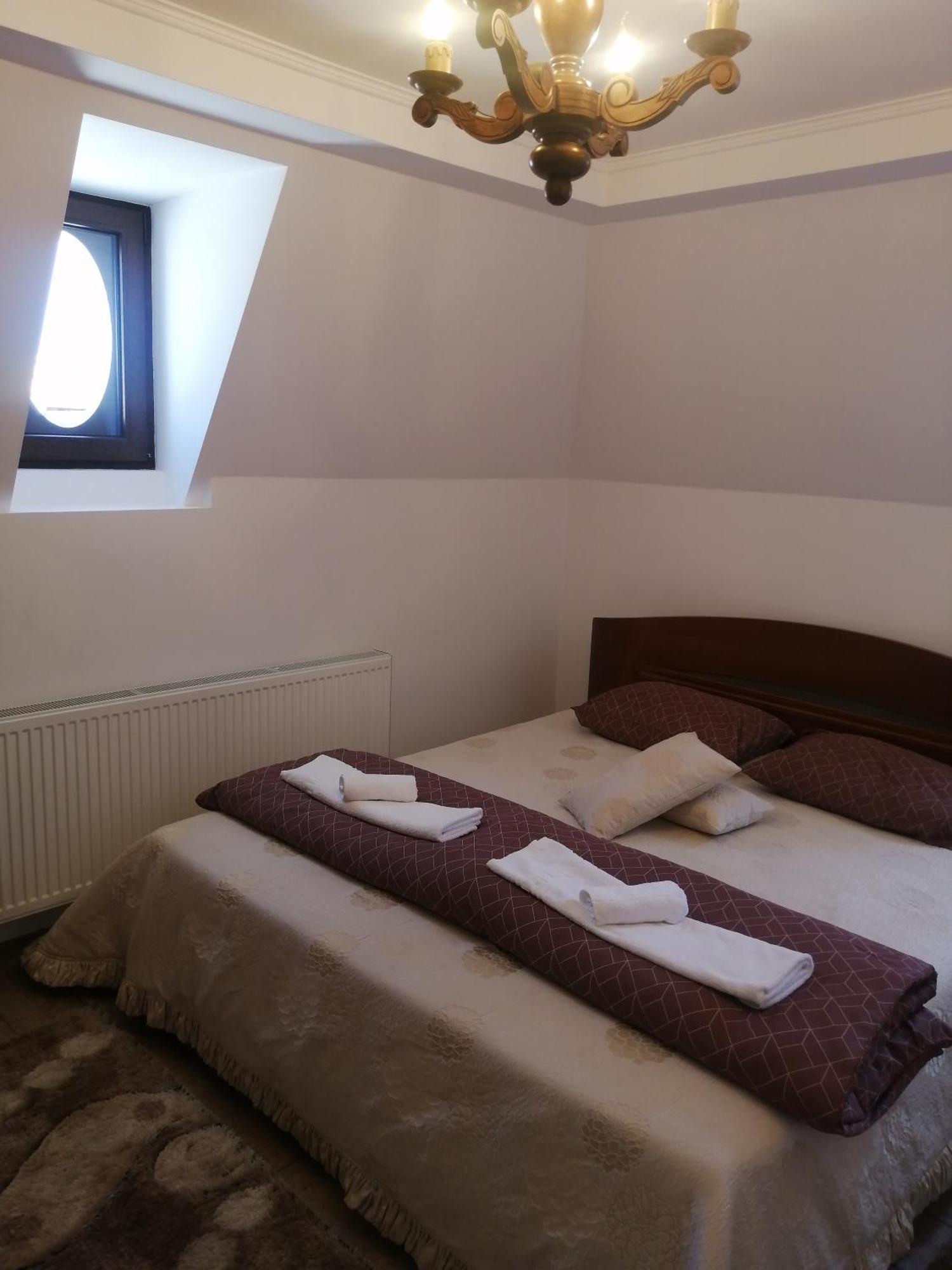 Casa Continentelor Hotel Câmpulung Buitenkant foto