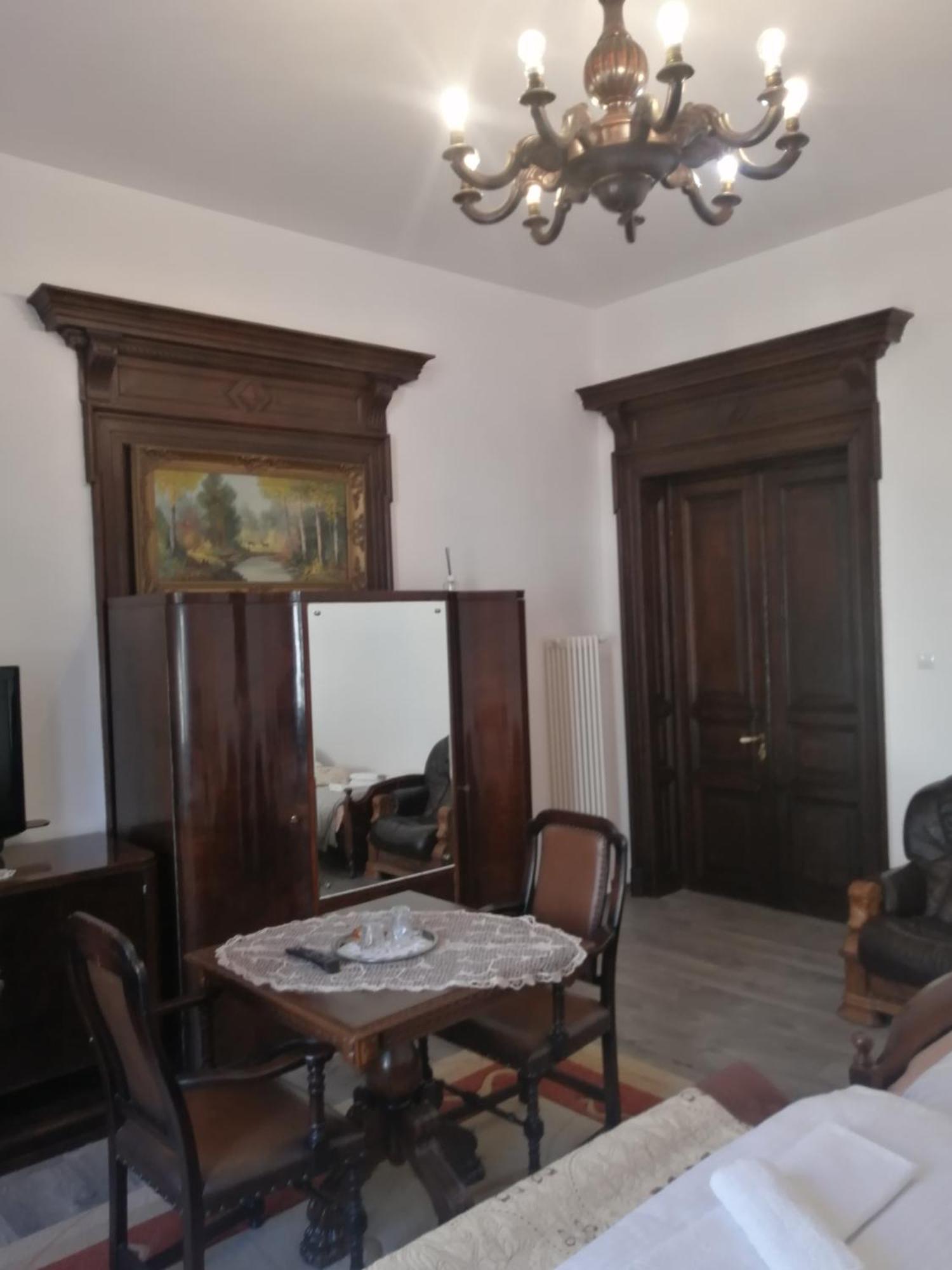 Casa Continentelor Hotel Câmpulung Buitenkant foto
